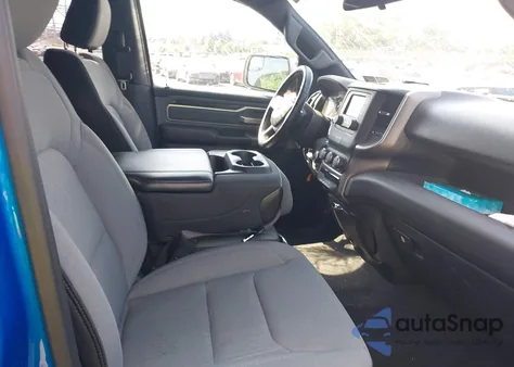 2021 Ram 1500 Big Horn 4X4 6'4 Box z USA, uszkodzony, nr VIN 1C6RRFBG0MN646763